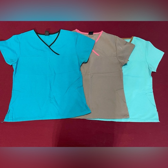 Women’s scrub top lot - Picture 1 of 4
